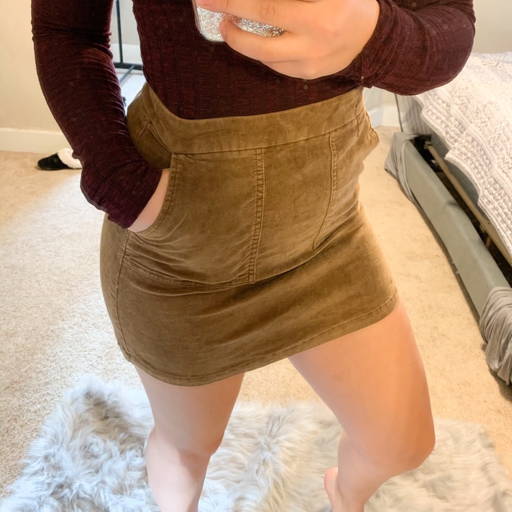 Tan corduroy skirt with pockets
